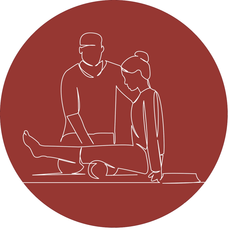Strichzeichnung eines Physiotherapeut mit Patientin mit Knieproblemen